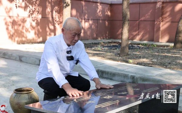 永利配资 跨越600余公里，烈士亲人捧来了故乡的井水和泥土......